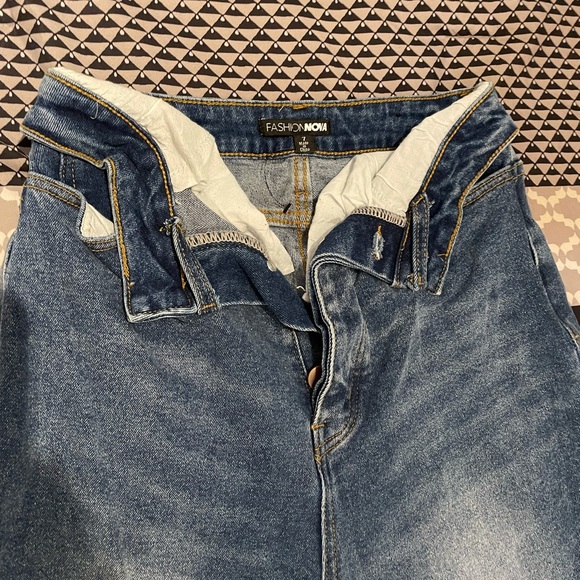 Fashion Nova denim jean. Fashion Nova size 7 - Picture 4 of 9